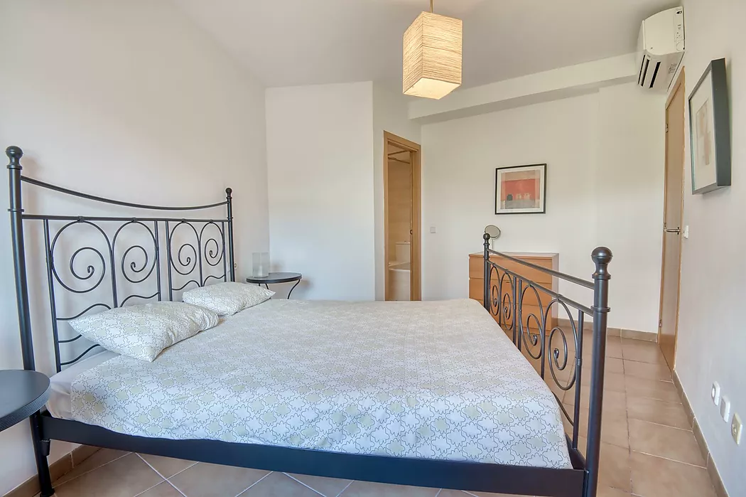 PENTHOUSE WITH TERRACE AND POOL 5 MINUTES FROM THE BEACH