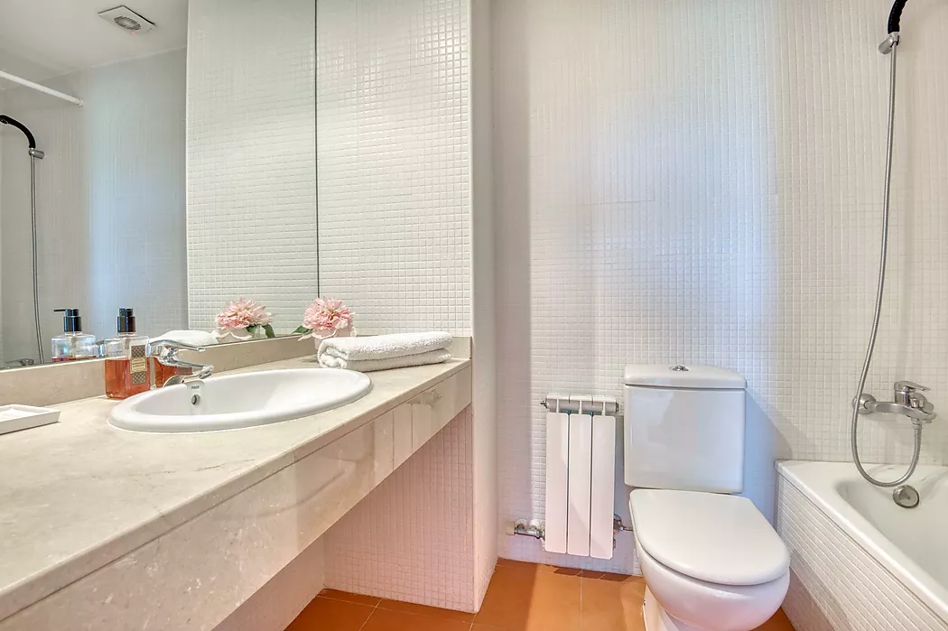 PENTHOUSE WITH TERRACE AND POOL 5 MINUTES FROM THE BEACH