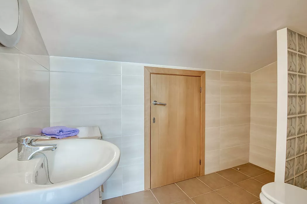 PENTHOUSE WITH TERRACE AND POOL 5 MINUTES FROM THE BEACH
