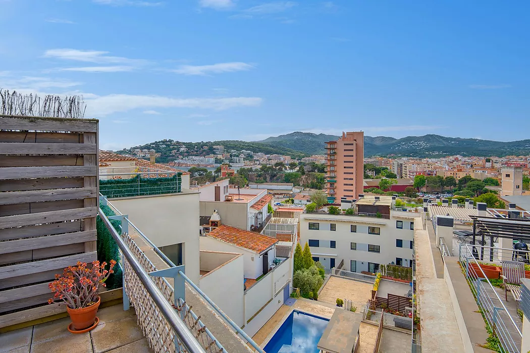 PENTHOUSE WITH TERRACE AND POOL 5 MINUTES FROM THE BEACH