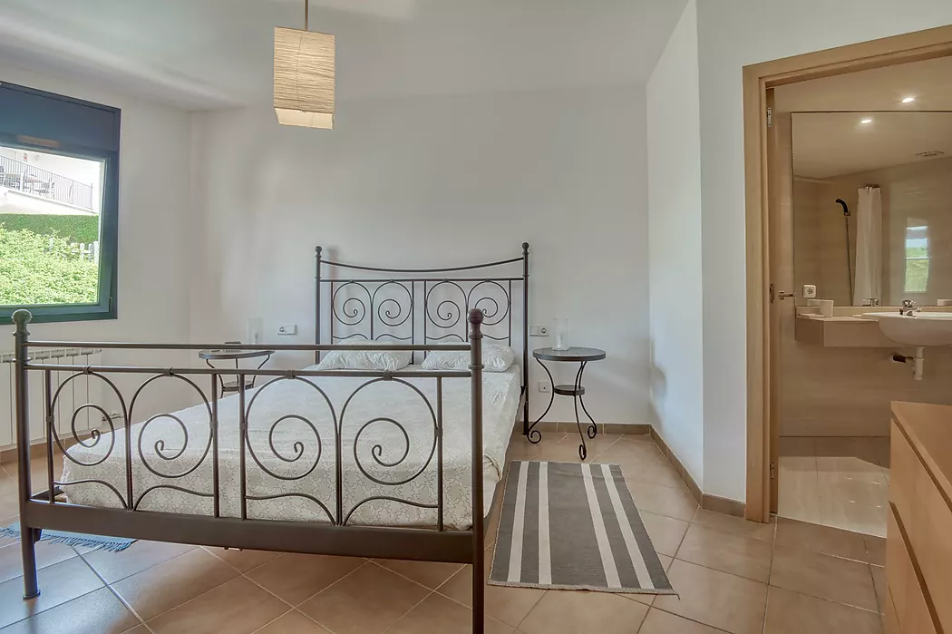 PENTHOUSE WITH TERRACE AND POOL 5 MINUTES FROM THE BEACH