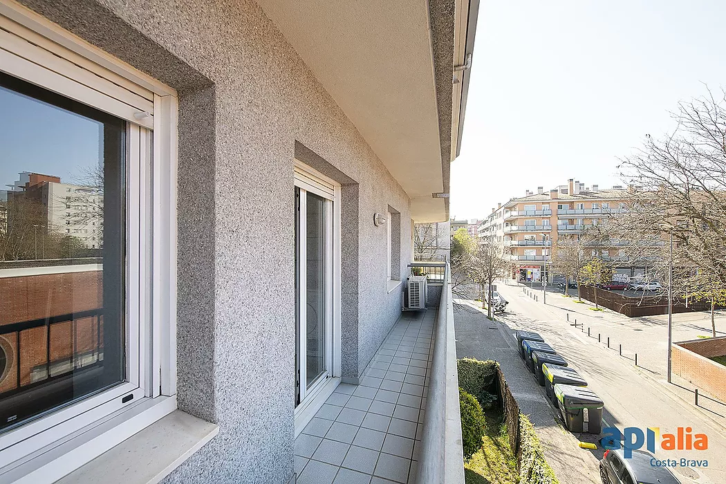 Atractiu pis amb terrassa a la zona de la Devesa de Girona