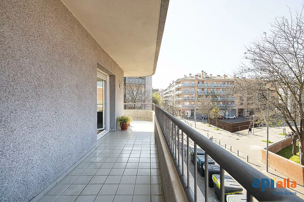 Atractiu pis amb terrassa a la zona de la Devesa de Girona