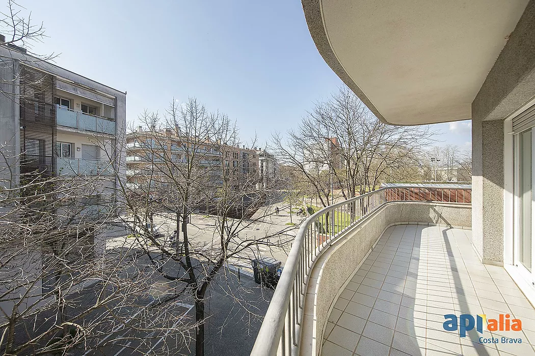 Atractiu pis amb terrassa a la zona de la Devesa de Girona