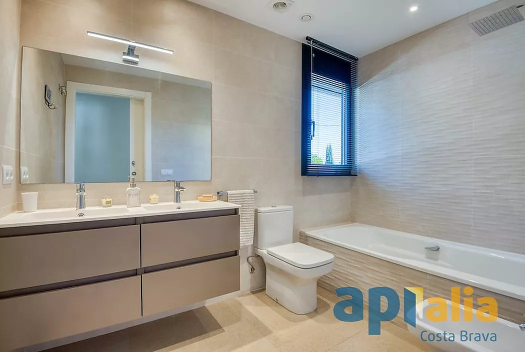 Contemporary single-family house 5 minutes from Platja d'Aro.