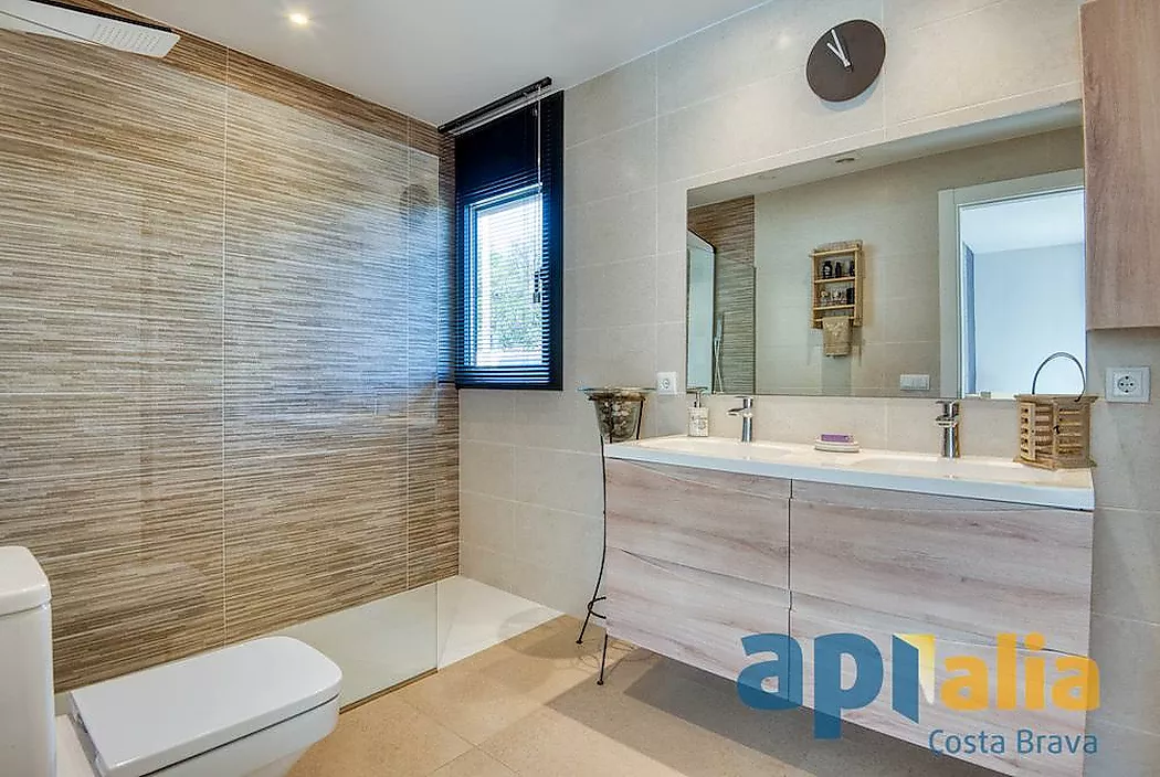 Contemporary single-family house 5 minutes from Platja d'Aro.