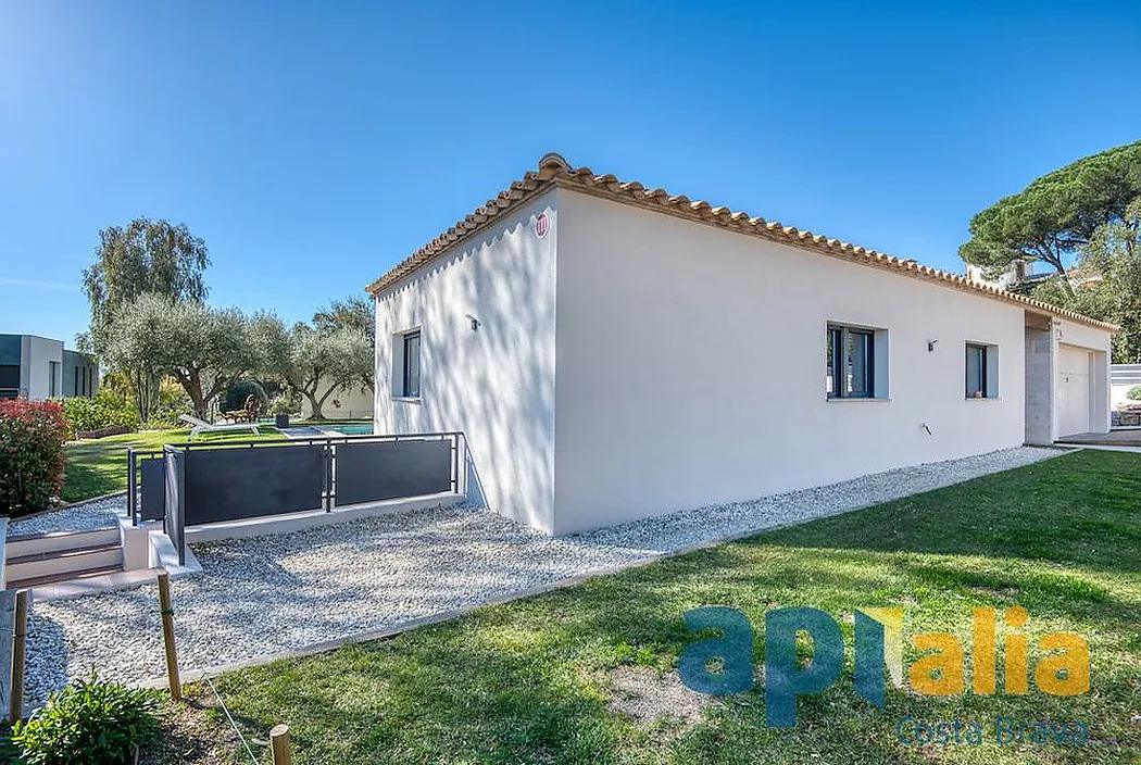 Contemporary single-family house 5 minutes from Platja d'Aro.
