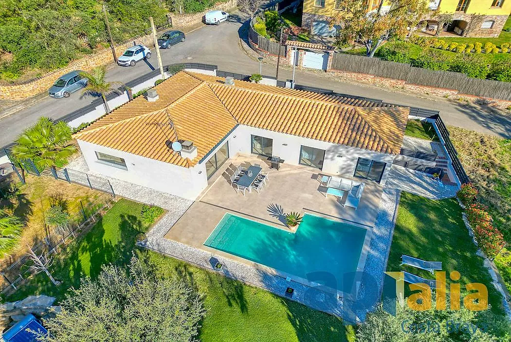 Contemporary single-family house 5 minutes from Platja d'Aro.