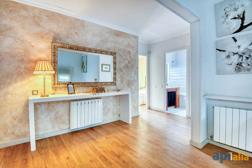 Casa aillada amb 6 habitacions, urbanització Casa Nova