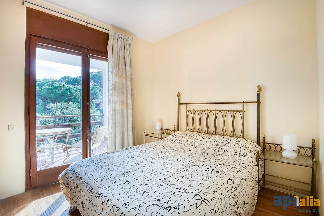 Casa aillada amb 6 habitacions, urbanització Casa Nova