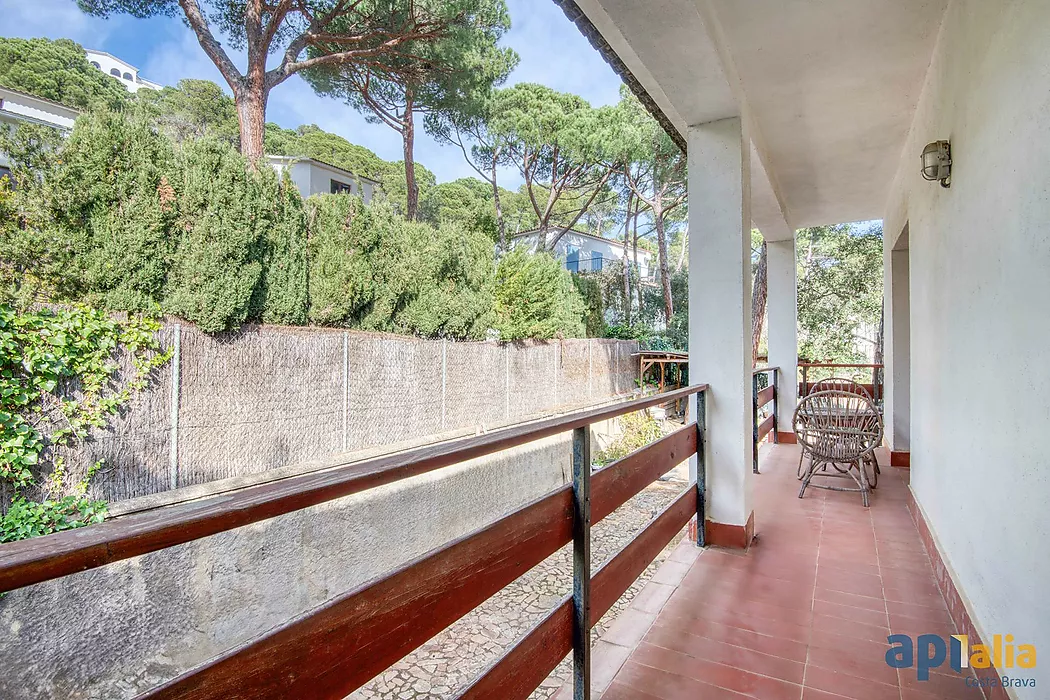 Casa aillada amb 6 habitacions, urbanització Casa Nova