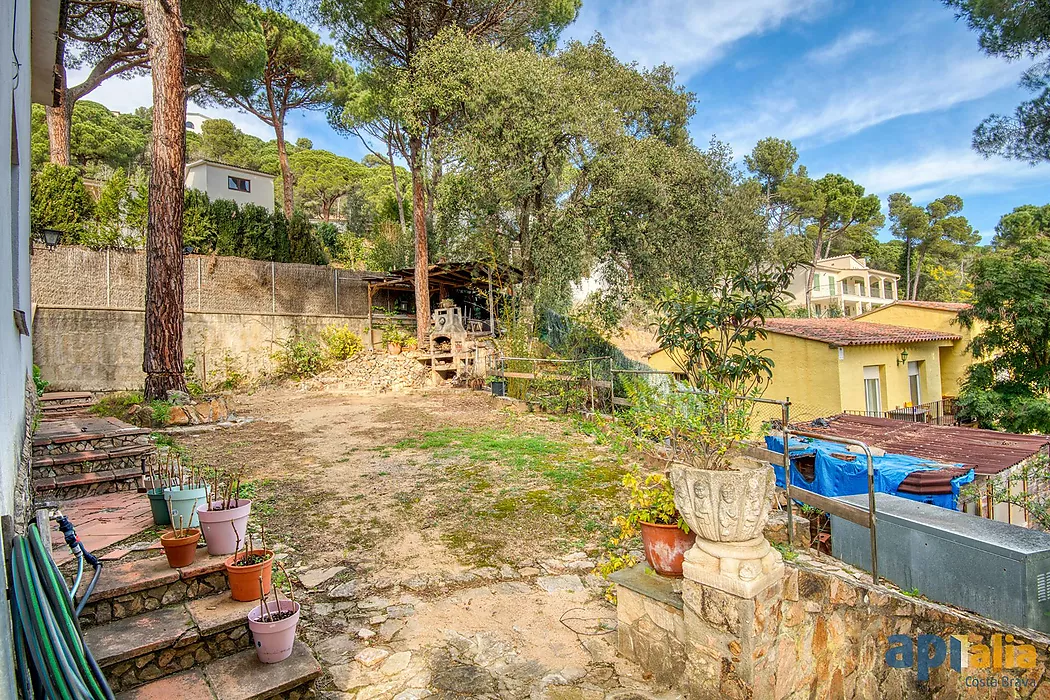 Casa aillada amb 6 habitacions, urbanització Casa Nova