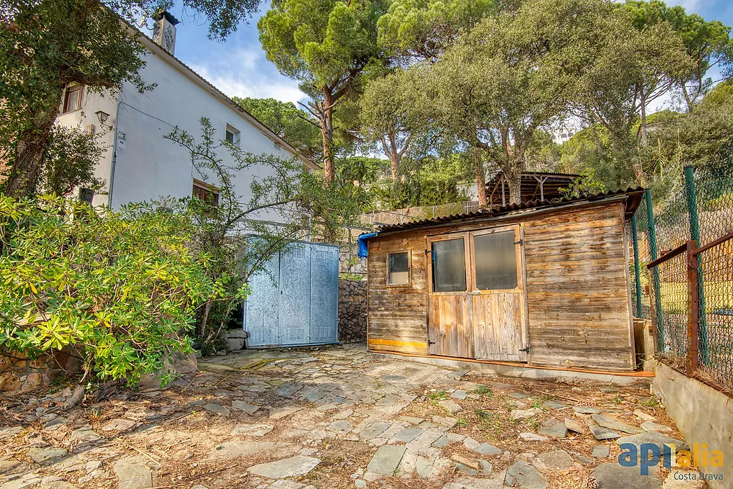 Casa aillada amb 6 habitacions, urbanització Casa Nova