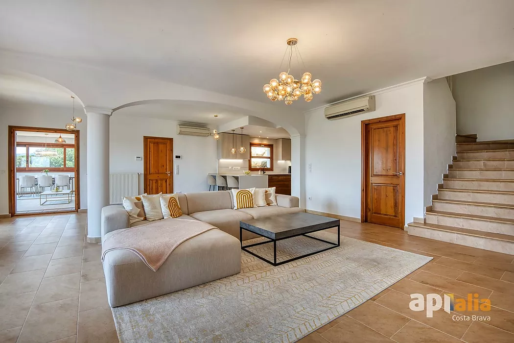 Stunning villa with pool and views to enjoy the Mediterranean lifestyle