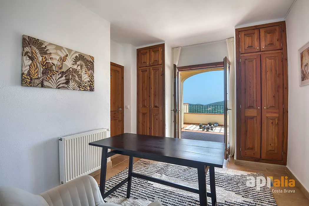 Stunning villa with pool and views to enjoy the Mediterranean lifestyle