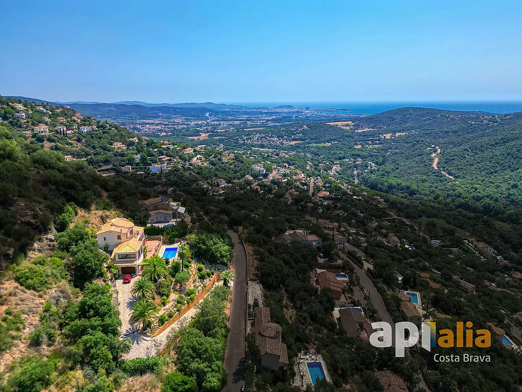 Stunning villa with pool and views to enjoy the Mediterranean lifestyle