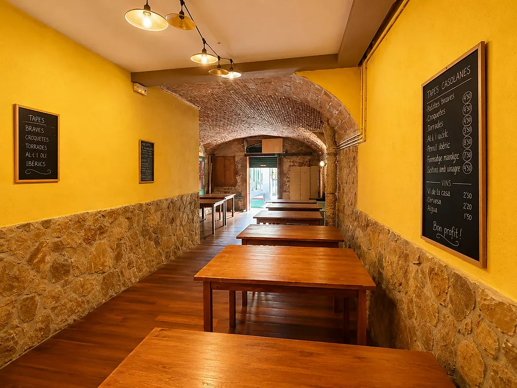 Live and invest in the heart of Palamós! Semi-detached house with multipurpose space 5 minutes from the beach.