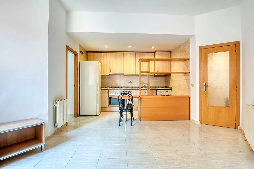 Functional apartment with parking .-Sant Feliu de Guíxols