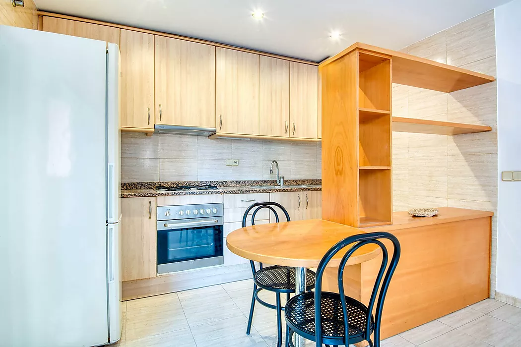 Functional apartment with parking .-Sant Feliu de Guíxols