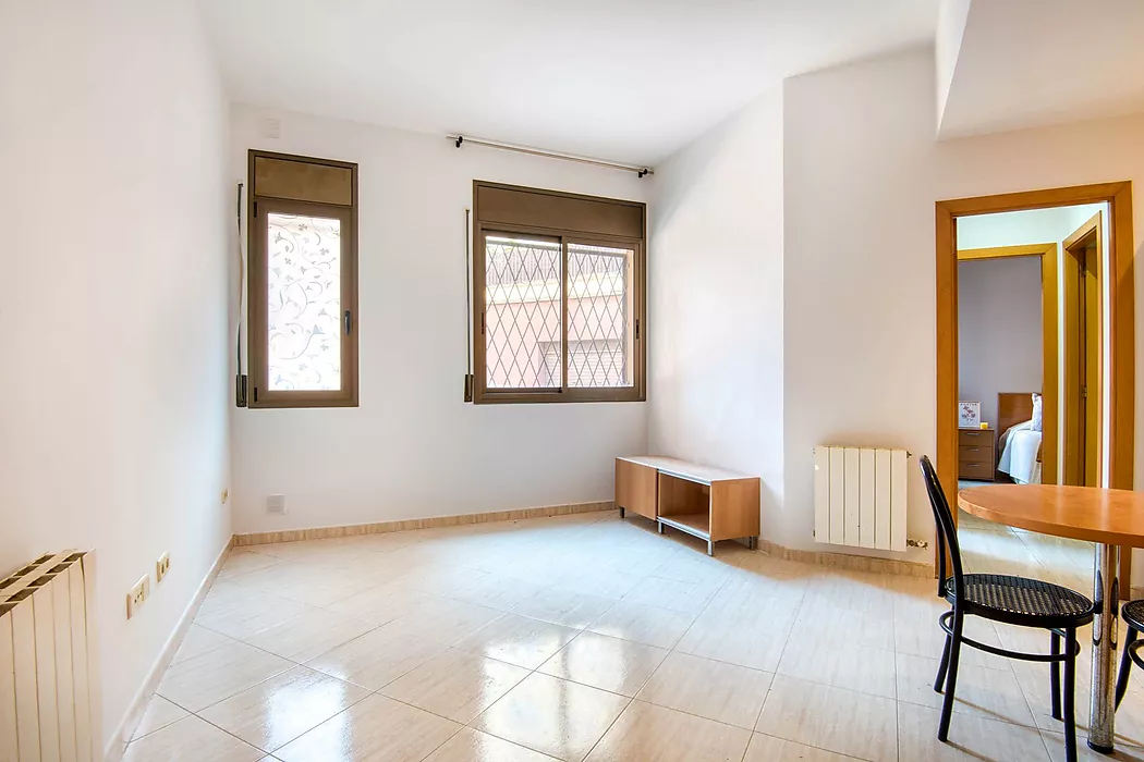 Functional apartment with parking .-Sant Feliu de Guíxols