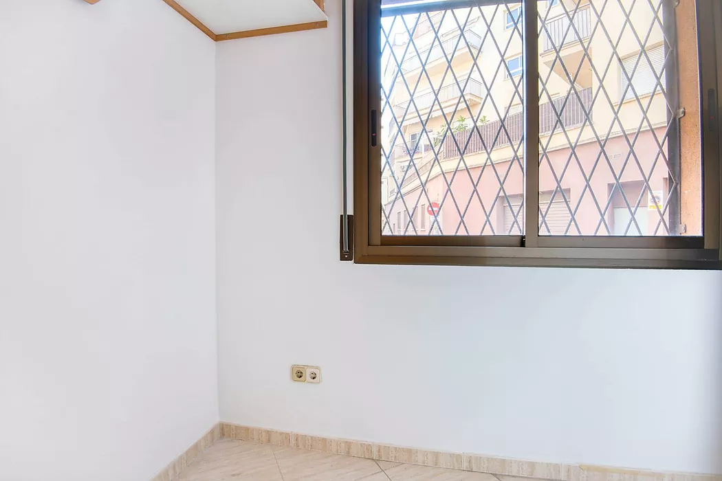 Functional apartment with parking .-Sant Feliu de Guíxols