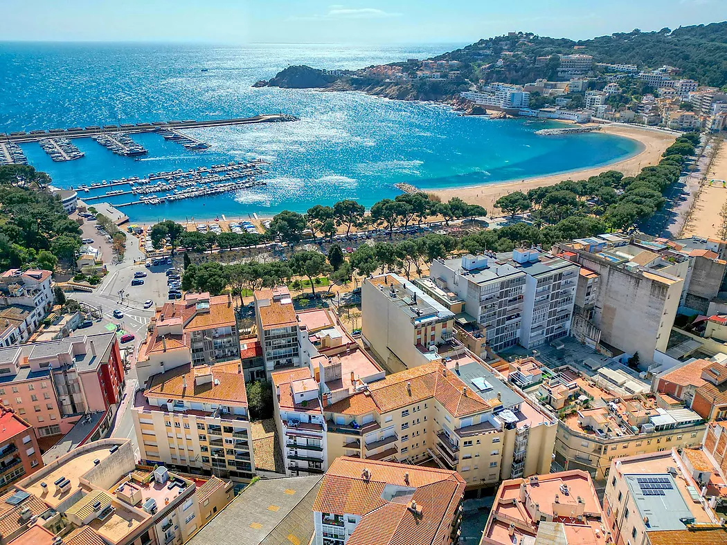 Functional apartment with parking .-Sant Feliu de Guíxols