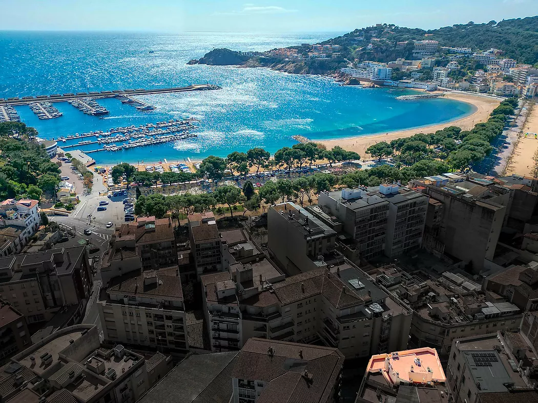 Functional apartment with parking .-Sant Feliu de Guíxols