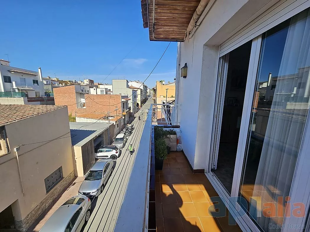 DUPLEX WITH TERRACE IN ST. FELIU DE GU&Iacute;XOLS