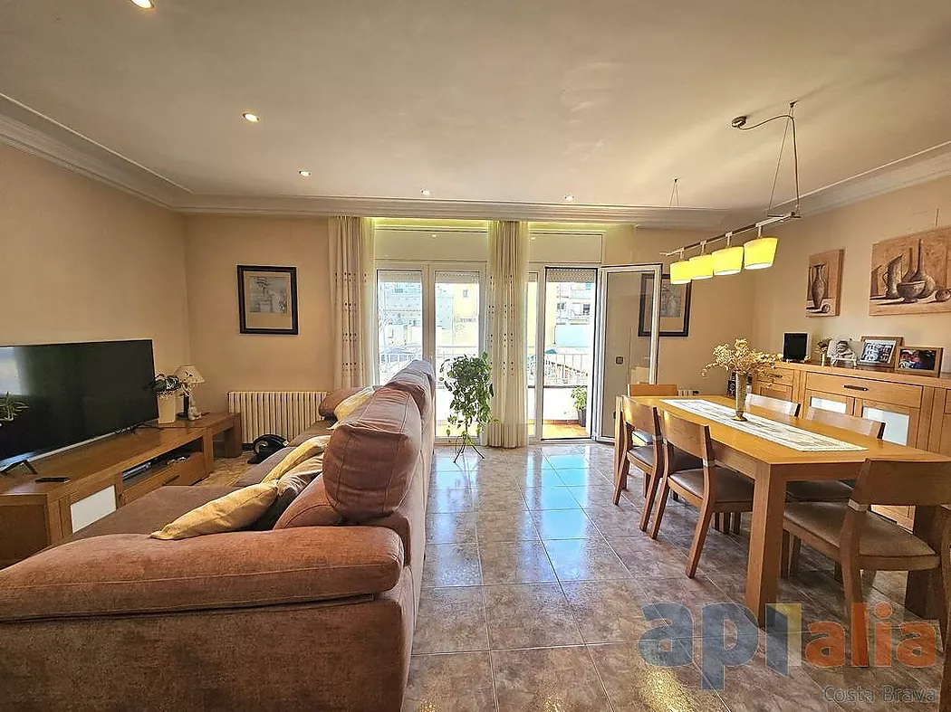 DUPLEX WITH TERRACE IN ST. FELIU DE GUÍXOLS