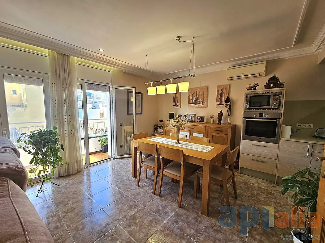 DUPLEX WITH TERRACE IN ST. FELIU DE GUÍXOLS