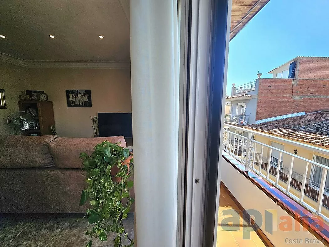 DUPLEX WITH TERRACE IN ST. FELIU DE GUÍXOLS