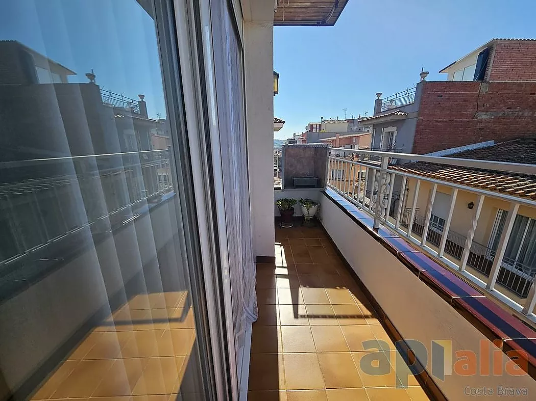DUPLEX WITH TERRACE IN ST. FELIU DE GUÍXOLS