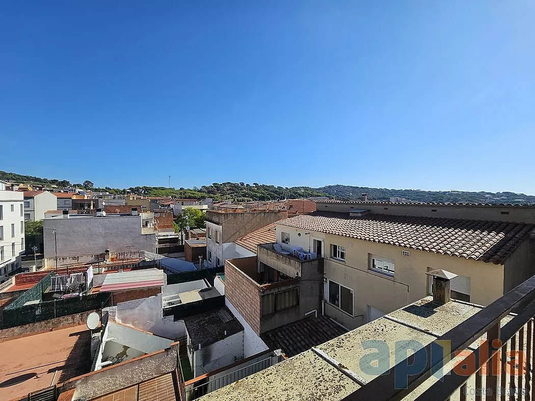 DUPLEX WITH TERRACE IN ST. FELIU DE GUÍXOLS