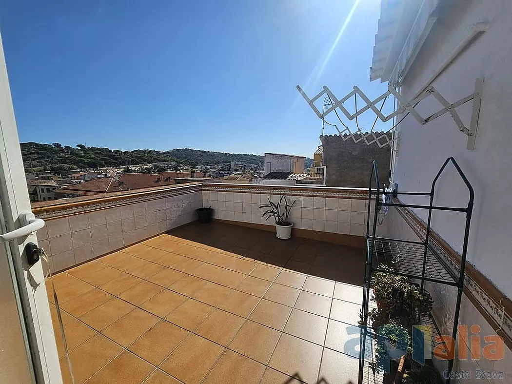 DUPLEX WITH TERRACE IN ST. FELIU DE GUÍXOLS