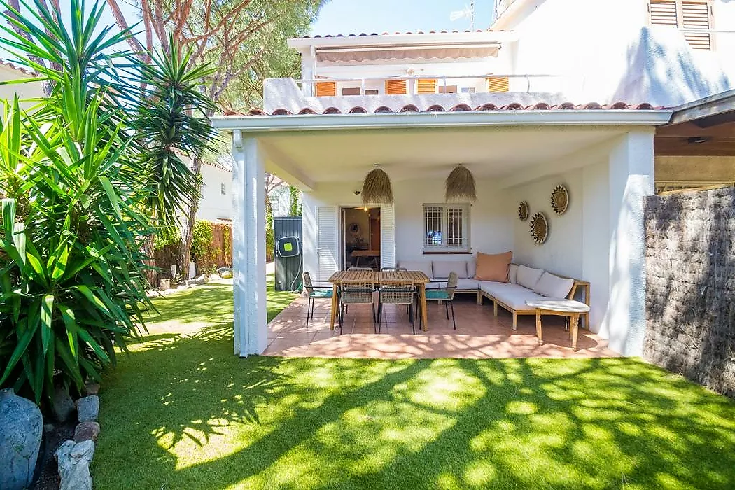 Charming townhouse in the heart of Platja d Aro, just 2 minutes from the beach