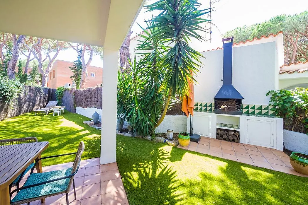 Charming townhouse in the heart of Platja d Aro, just 2 minutes from the beach