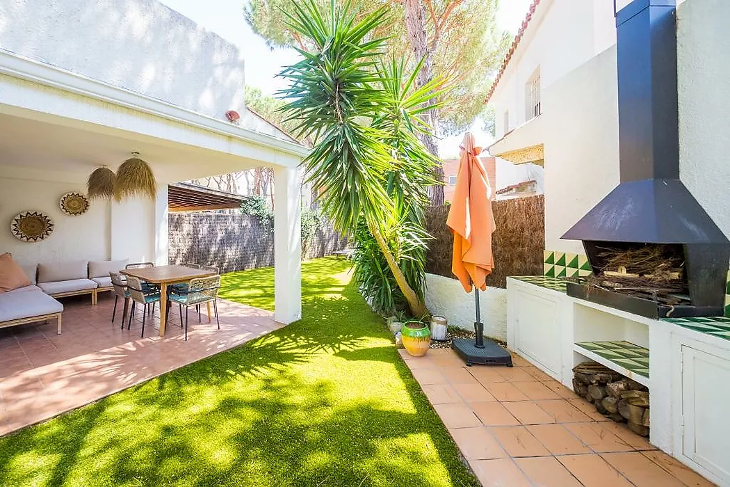 Charming townhouse in the heart of Platja d Aro, just 2 minutes from the beach