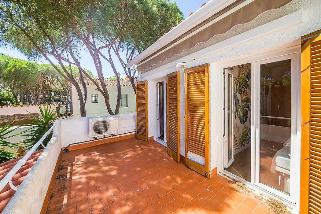 Charming townhouse in the heart of Platja d Aro, just 2 minutes from the beach