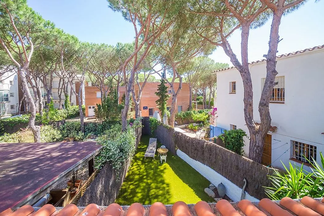 Charming townhouse in the heart of Platja d Aro, just 2 minutes from the beach