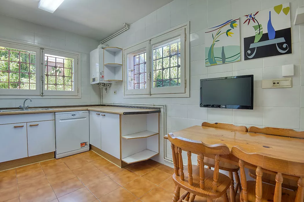 Apialia Costa Brava Exclusive. 131 m  townhouse for sale in a privileged area of S Agaró, featuring 3 double bedrooms, 2 full bathrooms, a private gar