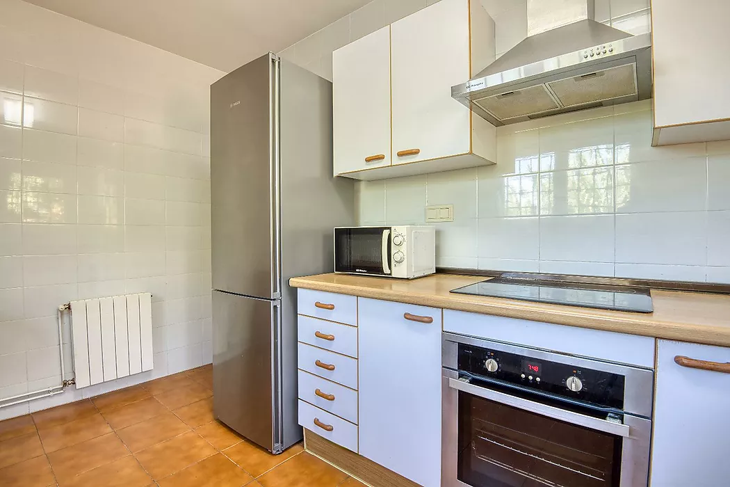 Apialia Costa Brava Exclusive. 131 m  townhouse for sale in a privileged area of S Agaró, featuring 3 double bedrooms, 2 full bathrooms, a private gar