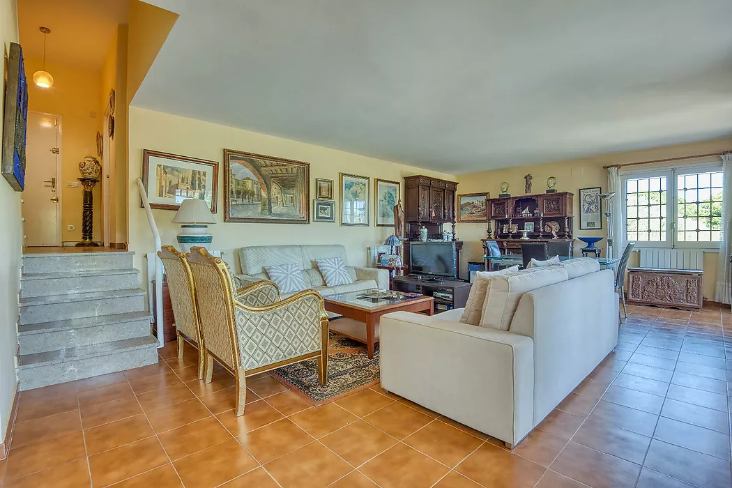 Apialia Costa Brava Exclusive. 131 m  townhouse for sale in a privileged area of S Agaró, featuring 3 double bedrooms, 2 full bathrooms, a private gar