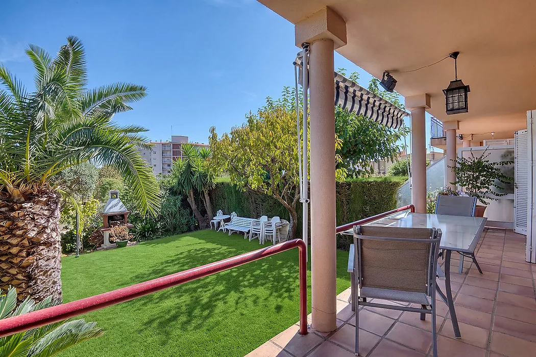 Apialia Costa Brava Exclusive. 131 m  townhouse for sale in a privileged area of S Agaró, featuring 3 double bedrooms, 2 full bathrooms, a private gar