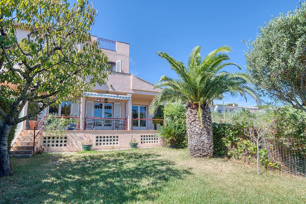 Apialia Costa Brava Exclusive. 131 m  townhouse for sale in a privileged area of S Agaró, featuring 3 double bedrooms, 2 full bathrooms, a private gar
