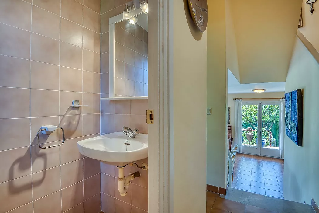 Apialia Costa Brava Exclusive. 131 m  townhouse for sale in a privileged area of S Agaró, featuring 3 double bedrooms, 2 full bathrooms, a private gar