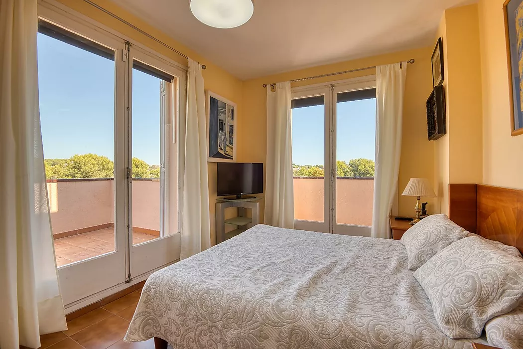 Apialia Costa Brava Exclusive. 131 m  townhouse for sale in a privileged area of S Agaró, featuring 3 double bedrooms, 2 full bathrooms, a private gar