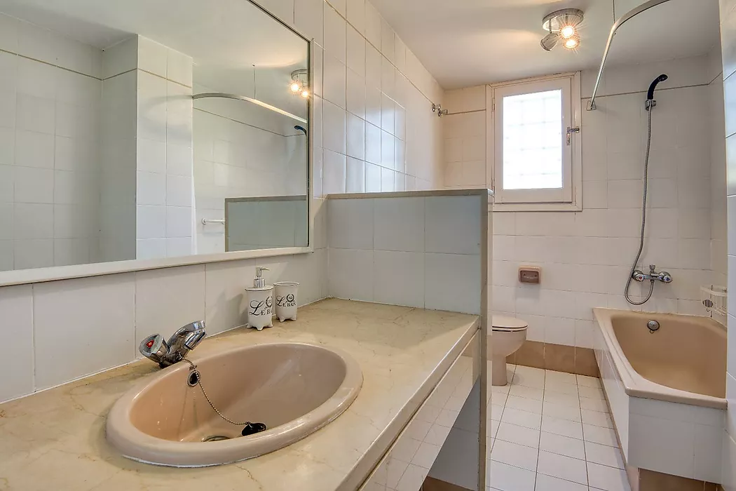 Apialia Costa Brava Exclusive. 131 m  townhouse for sale in a privileged area of S Agaró, featuring 3 double bedrooms, 2 full bathrooms, a private gar