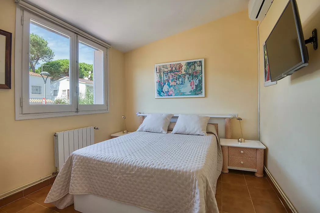 Apialia Costa Brava Exclusive. 131 m  townhouse for sale in a privileged area of S Agaró, featuring 3 double bedrooms, 2 full bathrooms, a private gar