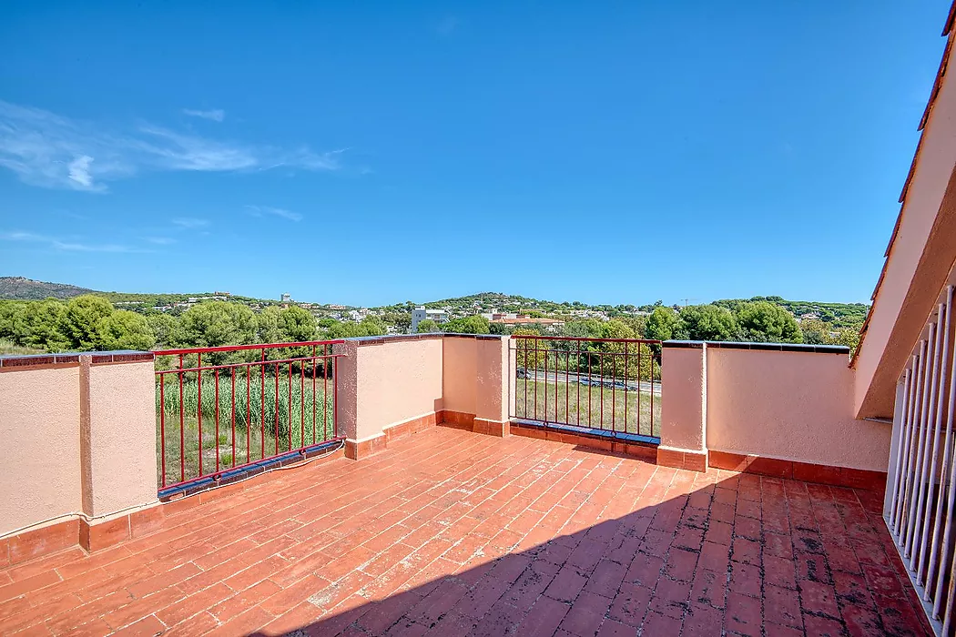 Apialia Costa Brava Exclusive. 131 m  townhouse for sale in a privileged area of S Agaró, featuring 3 double bedrooms, 2 full bathrooms, a private gar