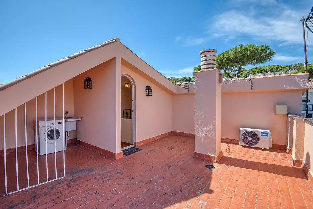 Apialia Costa Brava Exclusive. 131 m  townhouse for sale in a privileged area of S Agaró, featuring 3 double bedrooms, 2 full bathrooms, a private gar